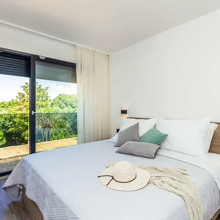 White Star Ii Villa